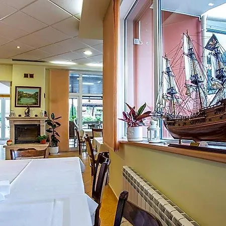 Family Saint Konstantin Otel Kŭrdzhali